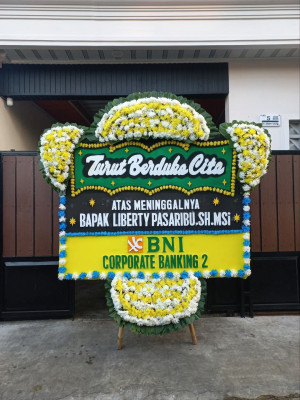 Papan Bunga Duka di Stadion