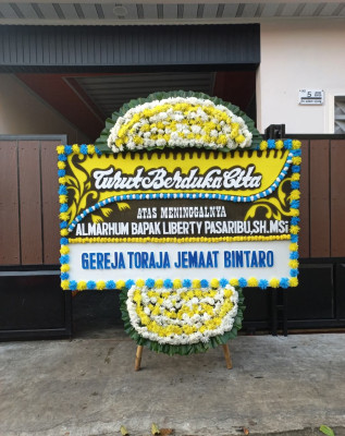 Papan Bunga Duka di Stadion