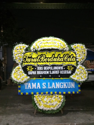 Papan Bunga Duka di Stadion
