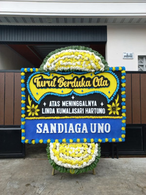 Papan Bunga Duka di Stadion