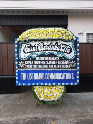 Papan Bunga Duka di Stadion